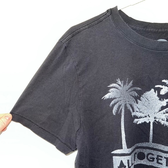 Men's Life is Good Black Short Sleeve Slim Fit Graphic Tee size medium - Picture 2 of 6